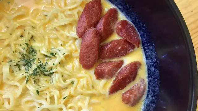 Mi Instan dengan Saus Telur Asin