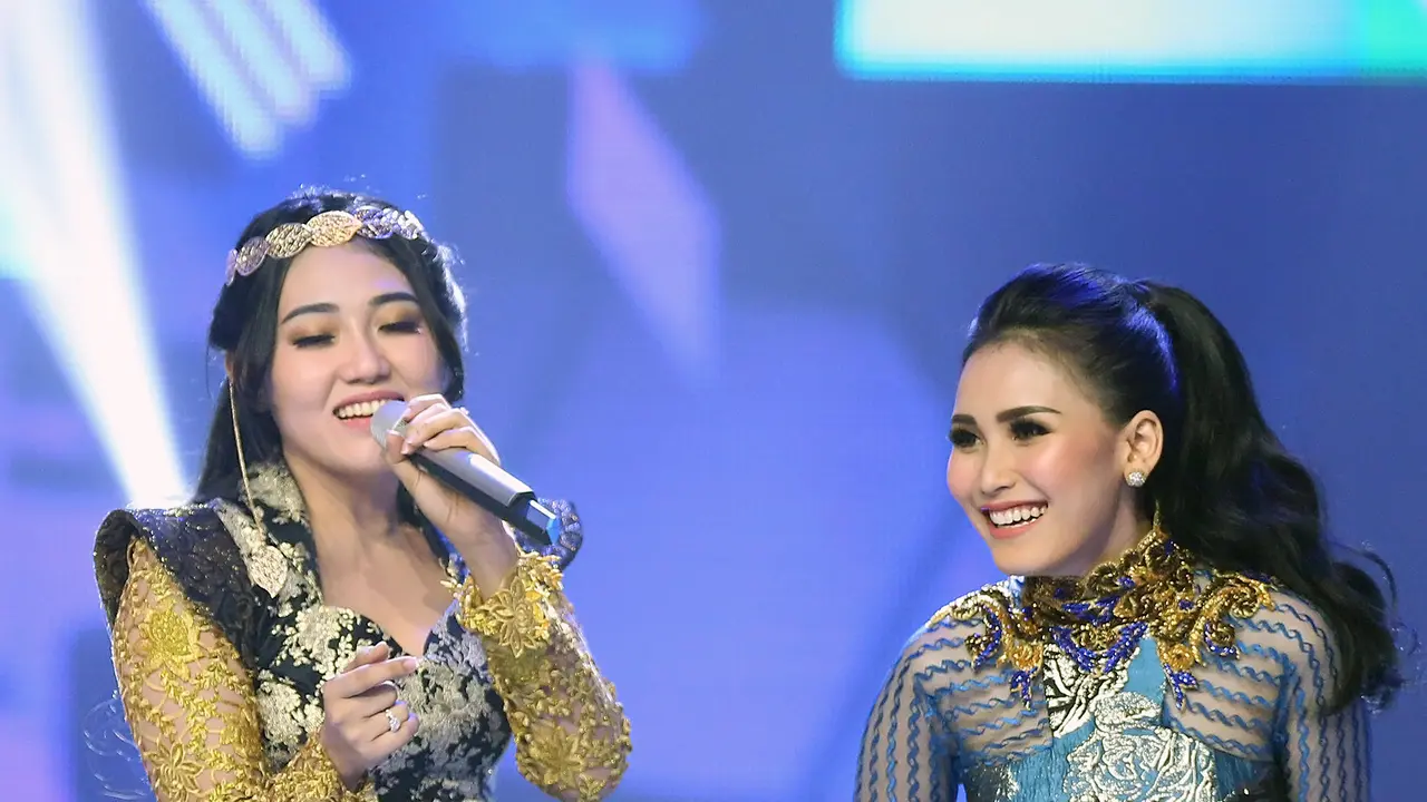 [Bintang] Ayu Ting Ting - Via Vallen
