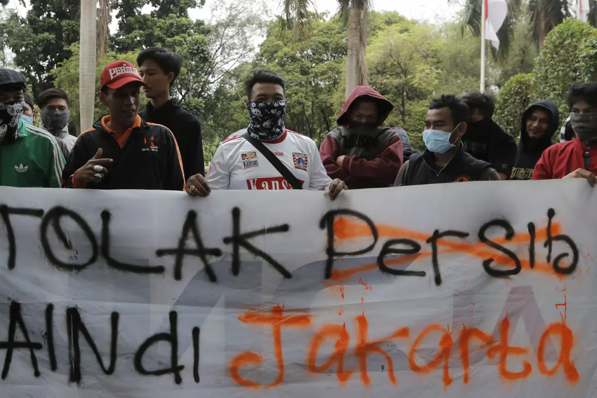 Jakmania Unjuk Rasa Jelang Pengumuman Lokasi Final Piala Presiden