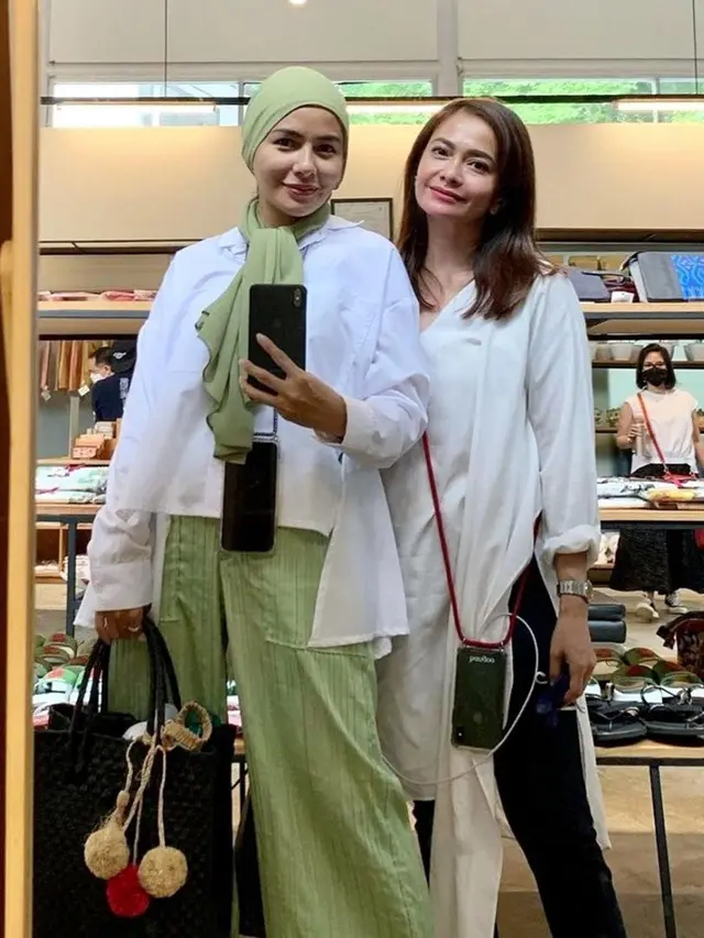 Potret Persahabatan 7 Pasang Artis Ini Awet Banget, Bak Keluarga Sendiri