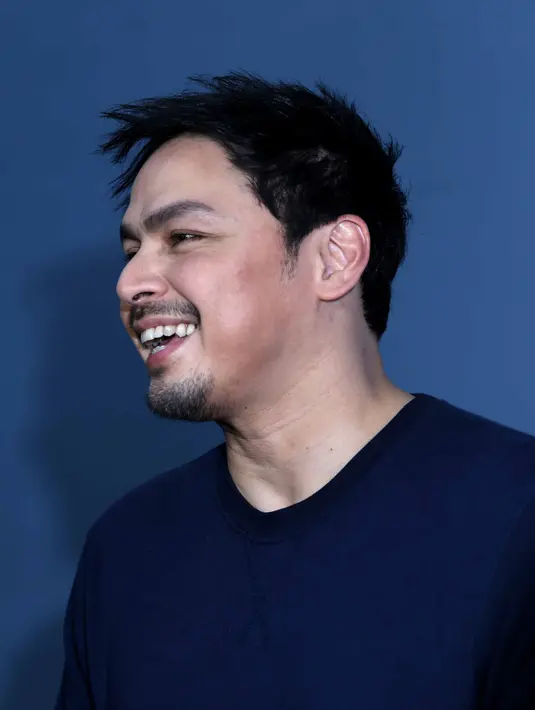 "Tugas saya ajarin mereka, entah goyangnya atau penampilannya. Kami sesuaikan. Kami cari yang benar-benar orang Amerika, kami akan besarkan dia," jelas pria berusia 47 tahun tersebut. (Nurwahyunan/Bintang.com)