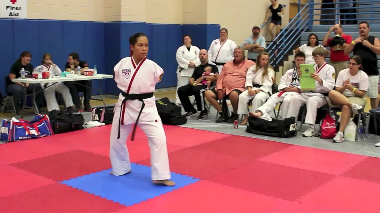 Tak punya tangan tak menghalangi Jessica Cox meraih sabuk hitam bela diri
