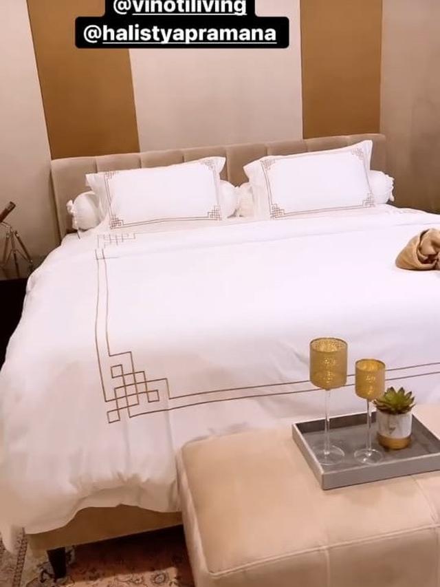 Kamar Cut Meyriska dan Roger Danuarta