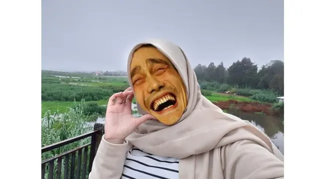 Wanita Ini Minta Jerawat Dihilangkan, 6 Hasil Editan Foto Bikin Senyum