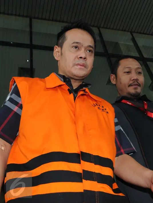 Direktur Utama PT Melati Technofo Indonesia, Fahmi Darmawansyah usai diperiksa penyidik KPK, Jakarta, Selasa (10/1). Keempatnya, yakni Eko Susilo Hadi, Muhammad Adami Okta, Hardy Stefanus dan Fahmi Darmawansyah. (Liputan6.com/Helmi Afandi)