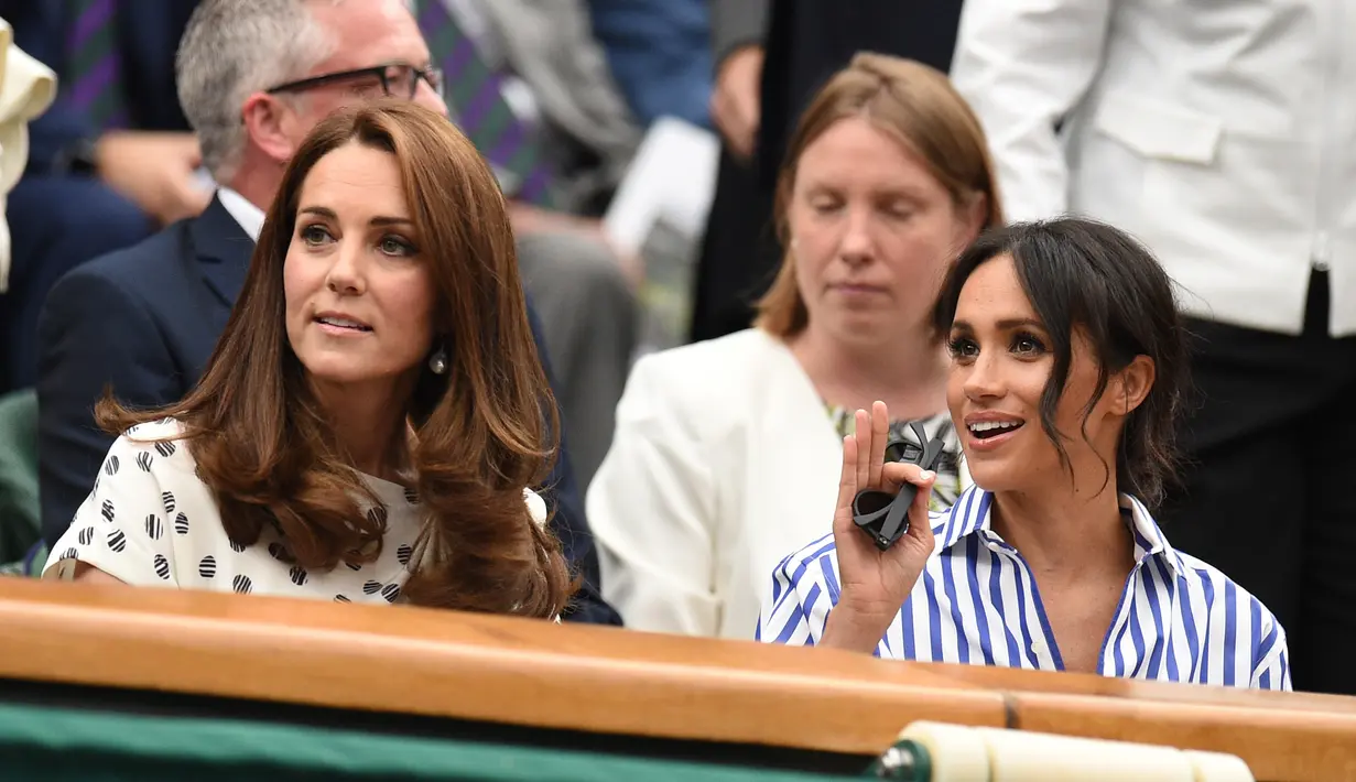 Thomas Markle sendiri terus-terusan menerima wawancara berbayar dan menyebarkan kehidupan pribadi Meghan. Hal itu tentu saja membuat Meghan kesulitan. (OLI SCARFF  AFP)