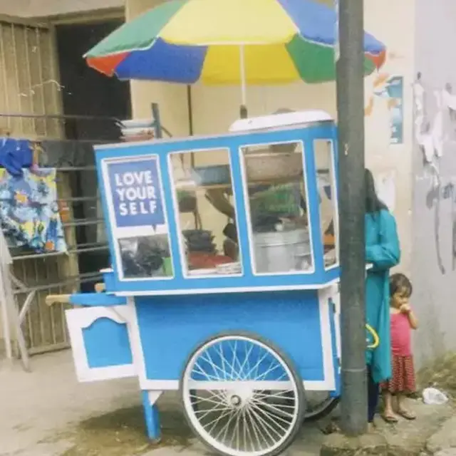 6 Tulisan Bahasa Inggris di Gerobak Jualan Bakso Ini Kocak, Seketika Bikin Mikir