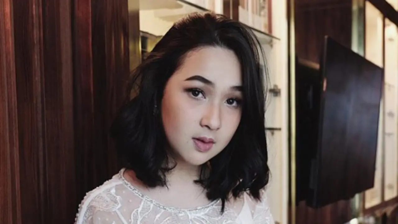 Selain Agatha Pricilla, Rambut Sebahu Para Artis Ini Kece Banget