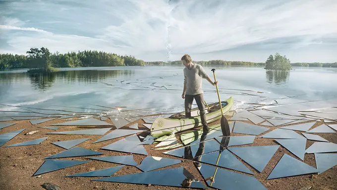 Epic! Dari Potongan Cermin, Pria Ini Bikin Danau yang Indah