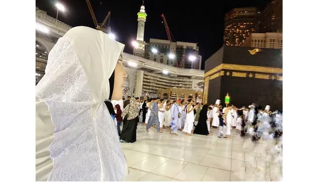 Baru Selesai Umrah, Ini 7 Gaya Via Vallen dalam Balutan Hijab