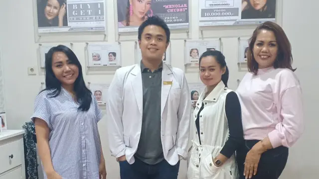 Bertengkar hingga Putuskan Adopsi Anak, Ini 6 Momen Kebersamaan Elly Sugigi dan Putri Kandungnya