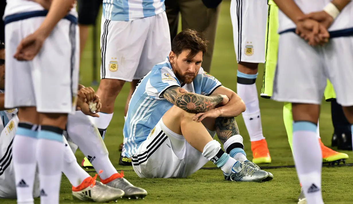 Perjalanan Lionel Messi di tahun 2016 tidaklah terlalu istimewa, dirinya masih gagal mempersembahkan trofi untuk Argentina. Berikut kisah bintang Barcelona itu sepanjang tahun 2016. (AFP/Nicholas Kamm)