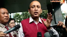 Senin (14/4/2014), Ketua DPP Hanura, Fuad Bawazier datang ke gedung KPK untuk menjalani serangkaian pemeriksaan. (Liputan6.com/Johan Tallo)