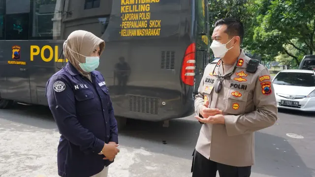 Polresta Banyumas menerapkan micro lockdown Polsek Cilongok untuk mengantisipasi penyebaran Covid-19. (Foto: Liputan6.com/Polresta Banyumas)