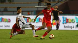 Ricky Kambuaya dkk yang berambisi menyapu bersih 3 laga sisa usai kalah 0-3 dari tuan rumah Vietnam justru tertekan oleh Timor Leste di sepuluh menit awal. (Bola.com/Ikhwan Yanuar)