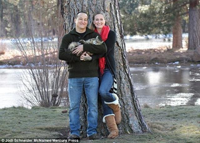 Corduroy bersama Ashley dan suaminya | Photo: Copyright asiantown.net