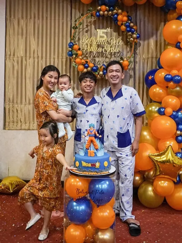 Momen perayaan ulang tahun Betrand Peto yang ke-15 Tahun