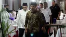 Presiden Joko Widodo atau Jokowi menghadiri buka puasa bersama Ketua MPR Zulkifli Hasan (kiri) di Rumah Dinas MPR Widya Chandra, Jakarta, Jumat (8/6). Buka bersama untuk menjalin silaturahmi antara pejabat negara. (Liputan6.com/JohanTallo)