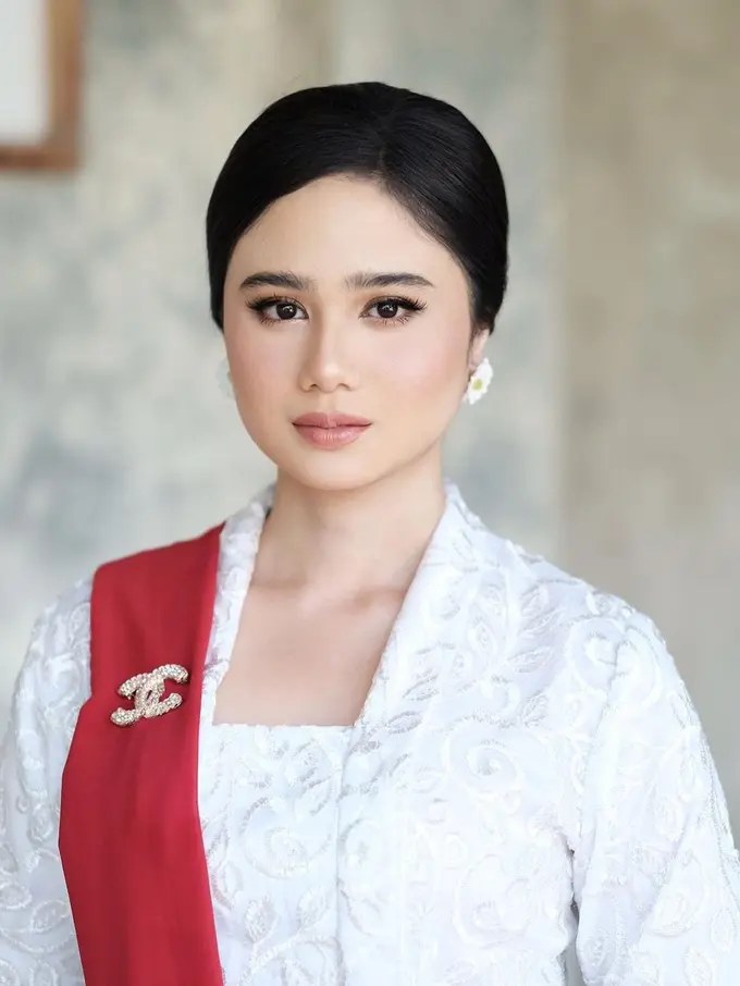 Tissa Biani tampak cantik dengan kebaya putih (Instagram/tissabiani)