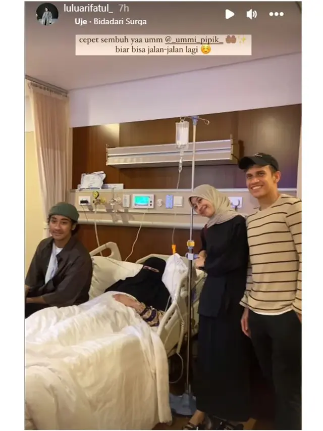 6 Potret Adiba Khanza dan Egy Maulana Jenguk Umi Pipik Sakit, Jadi Penyemangat