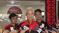 Ketua DPP PDIP Ganjar Pranowo mengungkapkan pesan Ketum PDIP Megawati Soekarnoputri terkait arahan yang diberikan kepada seluruh kepala daerah dari PDIP se-Indonesia. (Liputan6.com/Ady Anugrahadi)