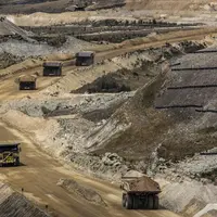 Tambang emas, kendaraan alat berat, dan kapal induk terbesar menjadi pembahasan yang menarik di Bintang 5 kali ini. (Foto: media.bizj.us)