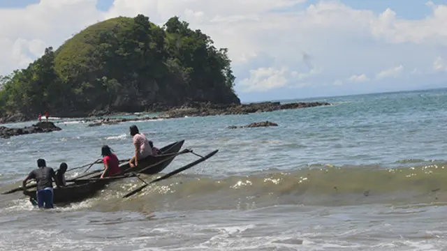 Kisah Mistis Pantai Batu Lubang Sorong