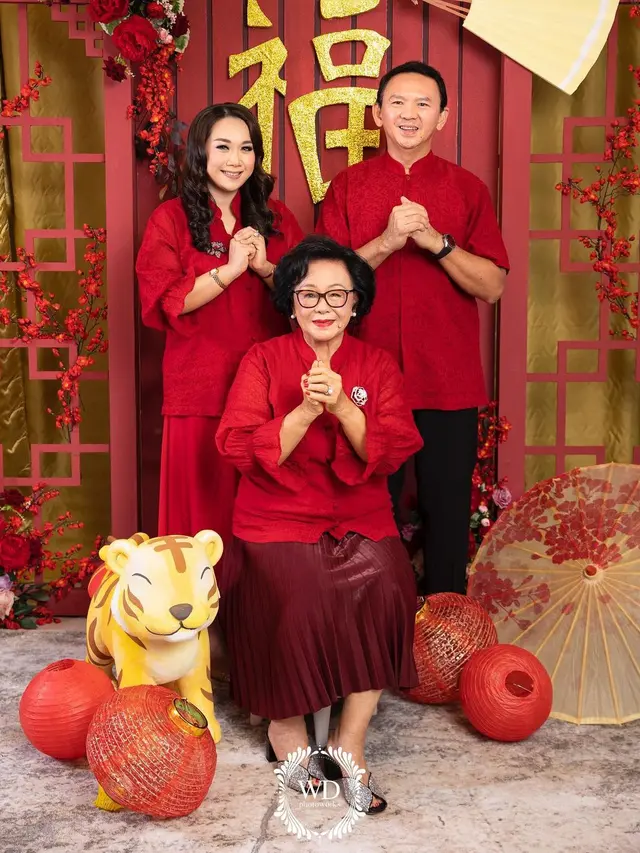 6 Pemotretan Keluarga Ahok dan Puput Nastiti Bertema Imlek 2022, Penuh Kehangatan