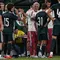 Pelatih Real Madrid asal Portugal, Jose Mourinho (tengah), berbicara dengan para pemainnya saat pertandingan pramusim antara Ferencvaros dan Real Madrid di Budapest, Hungaria, pada 8 Agustus 2026. (Attila KISBENEDEK/AFP)