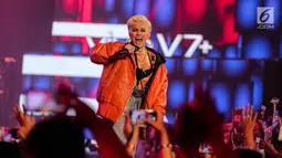 Penampilan Agnez Mo pada acara peluncuran Vivo V7 Plus di JIExpo Kemayoran, Jakarta Pusat, Kamis (28/9). Koreografi yang diperlihatkan kekasih pebasket Wijaya Saputra itu juga memukau. (Liputan6.com/Faizal Fanani)