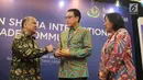 Komisaris Utama Bank Muamalat Ilham Habibie, Presiden ICC Indonesia Achmad Kusna Permana dan Direktur Eksekutif ICC Indonesia Lusiana Indomo berbincang pada pembukaan SITC yang digagas enam perbankan syariah di Jakarta, Selasa (29/1). (Liputan6.com)