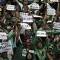 Suporter Persebaya Surabaya saat melawan Arema FC pada laga final Piala Presiden 2019 di Stadion Gelora Bung Tomo, Selasa (9/4). Kedua tim bermain imbang 2-2. (Bola.com/Yoppy Renato)