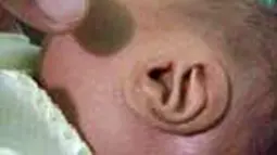 Tulisan Allah di Telinga Bayi