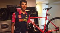Pembalap Laos Ariya Phounsavath bertekad mempertahankan gelar juara Tour d'Indonesia 2019. Tour d’ Indonesia 2019 akan dimulai Senin (19/8/2019). (foto: Liputan6.com/Adyaksa Vidi)