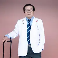 Hidup miskin ternyata tak membuat mimpinyan untuk menjadi dokter redup.
