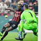 Rafael Leao memainkan peran krusial atas tiga poin yang didapat AC Milan pada laga derby. Ia memborong dua gol dan memberikan satu assist. (AFP/Isabella Bonotto)