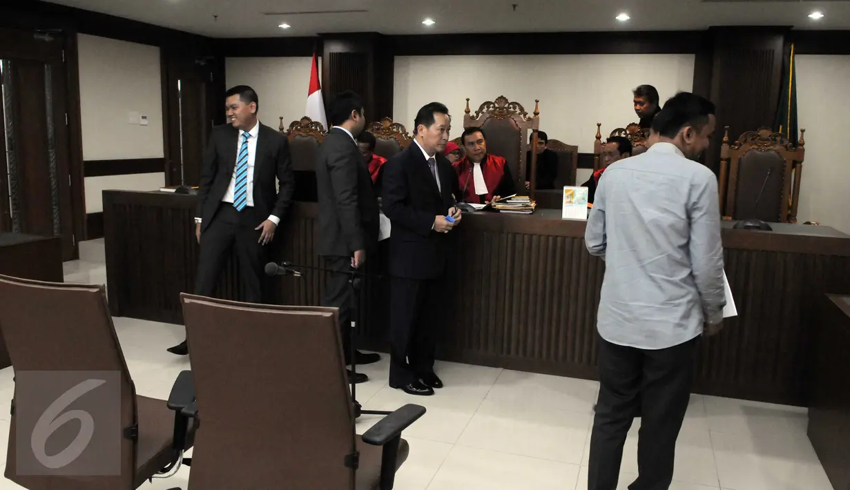 Kuasa hukum PPP kubu Djan Faridz ketika menghadiri sidang perdana di PN Jakarta Pusat, Selasa (15/3).Hakim menunda sidang gugatan PPP kubu Djan Faridz terhadap Presiden Jokowi, Menko Luhut Pandjaitan dan Menkumham Yasonna Laoly (Liputan6.com/Helmi Afandi)