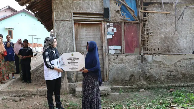 Bupati Purwakarta Anne Ratna Mustika