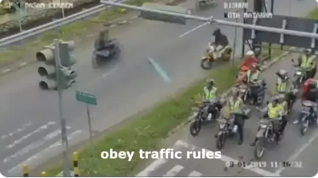 Polisi Tidak Menegur, Video Pengendara Langgar Aturan saat Berhenti di Lalu Lintas Ini Viral