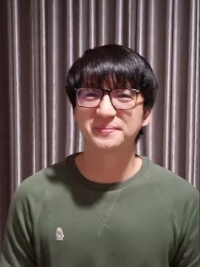 6 Potret Juna Ong, Konten Kreator yang Mirip Jackie Chan Muda