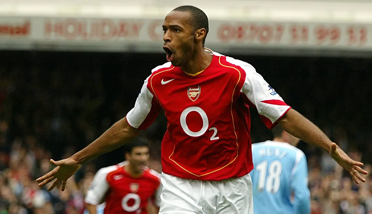 Thierry Henry. Striker yang kini berusia 44 tahun dan menjabat asisten pelatih di Timnas Belgia ini total telah mencetak 360 gol sepanjang kariernya di level klub sejak 1994. Ia total memperkuat 5 klub, termasuk Arsenal dan Barcelona hingga pensiun pada 2015 bersama Red Bulls. (AFP/Odd Andersen)