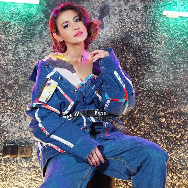 Rilis Single Lagu, Ini 7 Pemotretan Juliana Moechtar yang Curi Perhatian