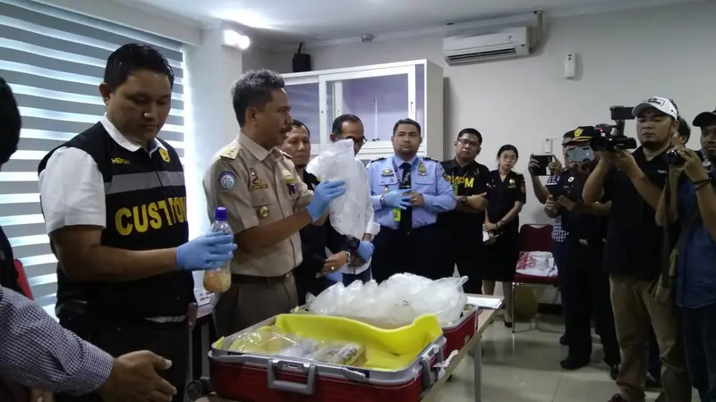 Kantor KPU Bea Cukai Bandara Soekarno Hatta menggagalkan penyelundupan baby lobster