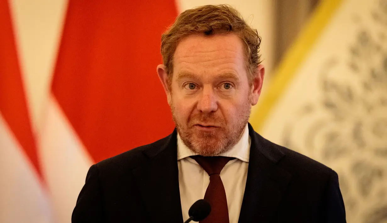 Menteri Luar Negeri (Menlu) Belanda, David van Weel, meminta maaf setelah Patrick Kluivert gagal membawa Timnas Indonesia menang melawan Arab Saudi di R4 Kualifikasi Piala Dunia 2026. (AFP/Yasuyoshi Chiba)