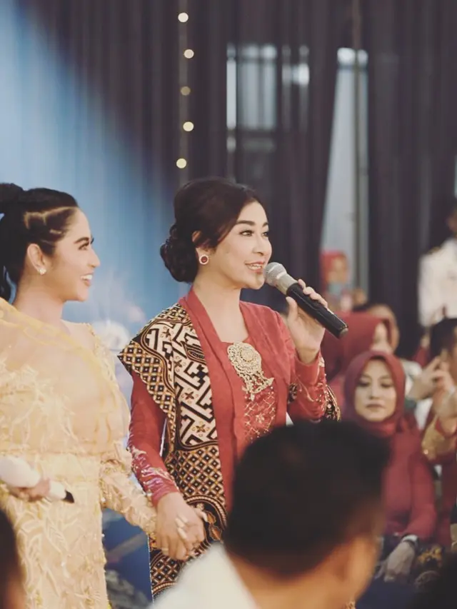 5 Potret Keakraban Dewi Persik dan Uut Permatasari, Dekat Sejak Dulu
