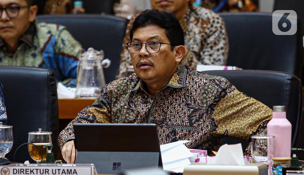 Direktur Utama Badan Penyelenggara Jaminan Sosial (BPJS) Kesehatan Ali Ghufron Mukti saat mengikuti rapat kerja bersama Komisi IX Dewan Perwakilan Rakyat (DPR) RI di Kompleks Parlemen, Senayan, Jakarta, Selasa (11/2/2025). (Liputan6.com/Angga Yuniar)