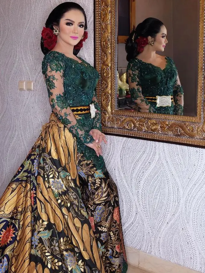 [Bintang] Krisdayanti Kutuk Bom Surabaya