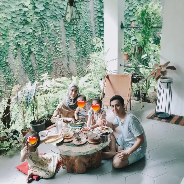 Potret Suasana Rumah Fanny Fabriana, Bernuansa Putih dan Banyak Tanaman. (Sumber: Instagram/fannyfabriana)