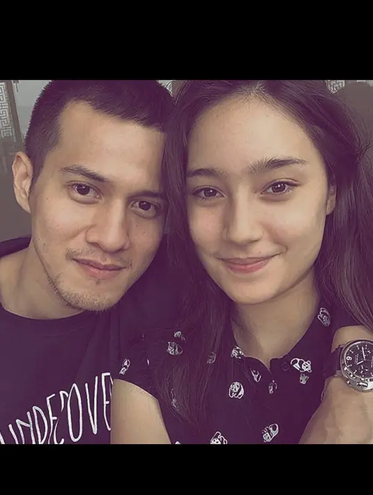 "Jadi Tatjana masih bagus banget karirnya. Kemarin juga filmnya bagus, bangga banget kemarin film dia capai diatas 2,5 (juta) kalau nggak salah, Ayat Ayat Cinta dan saya selalu support apapun yang dia mau lakuin," ucap Herjunot Ali(Instagram/herjunot7ali)