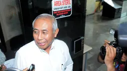 Purnawirawan polisi bintang dua itu enggan berbicara banyak ketika dihujani pertanyaan oleh wartawan, Jakarta, Kamis (26/6/14). (Liputan6.com/Faisal R Syam)